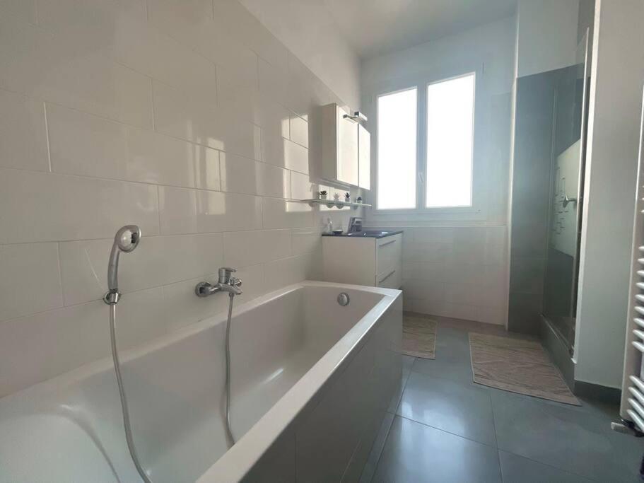 Gustave - Charming Eiffel Tower Appartement - Paris Ngoại thất bức ảnh